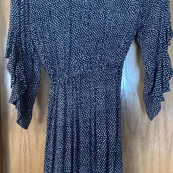 Like new - cute Billabong dress. - Picture 3 of 3